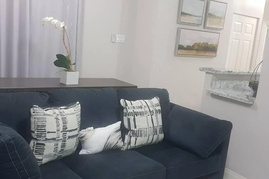 5 Star Fresh Condo In New Κίνγκστον