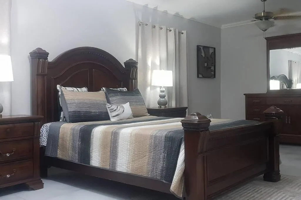 5 Star Fresh Condo In New Κίνγκστον Διαμέρισμα